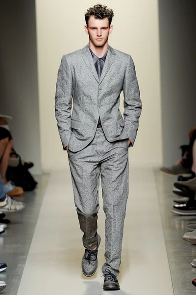Look 18